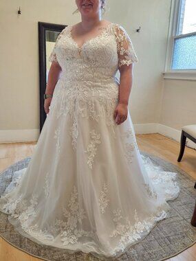 Size 30 ivory/sand colored short sleeve bridal gown by Made with Love Marley NWT